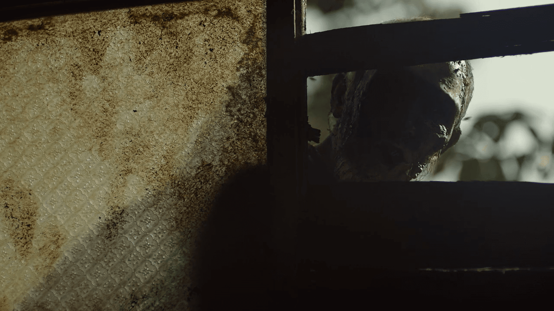 Кадр 1 з Зовні