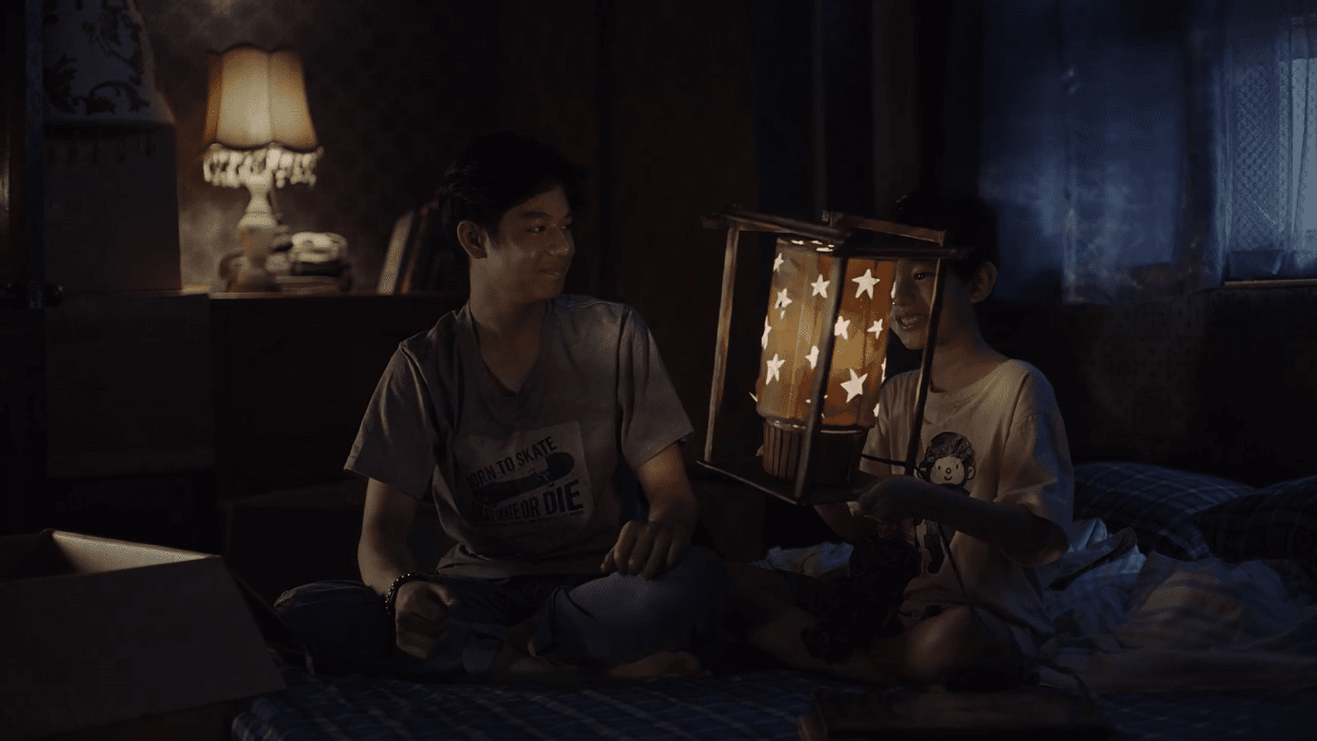 Кадр 2 з Зовні