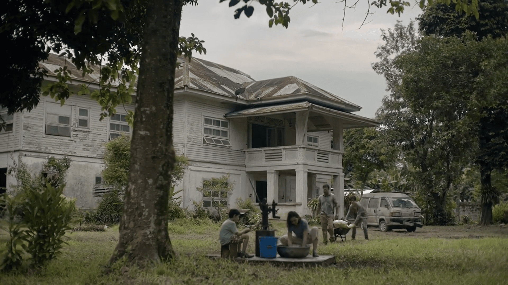 Кадр 4 з Зовні